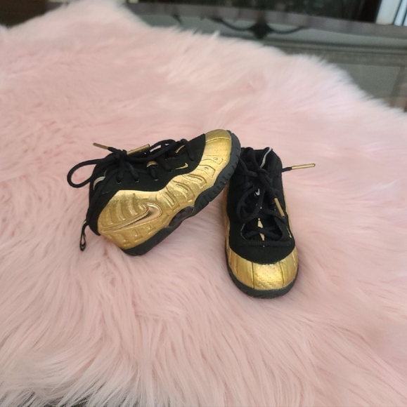 black and gold foamposites infants